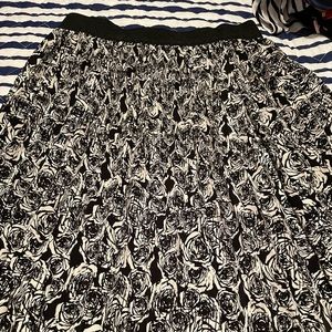 Brand new without tags LuLaRoe Jill skirt size M